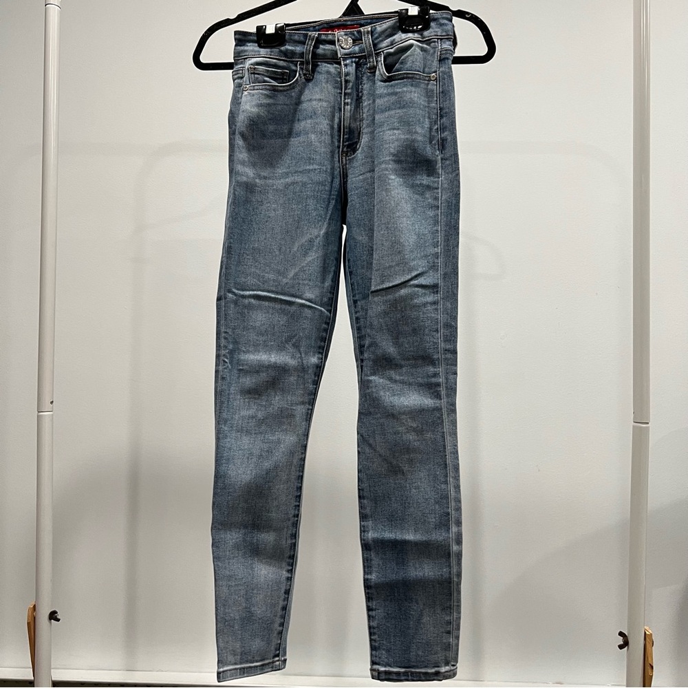 SOLD ON DEPOP/Guess jeans classic